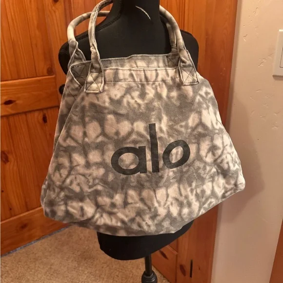 ALO Yoga Black and Gray Tie-Dye Tote Bag - Picture 1 of 3